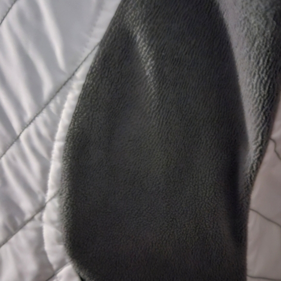 Women's Columbia White and Gray Quilted Vest - Picture 4 of 10